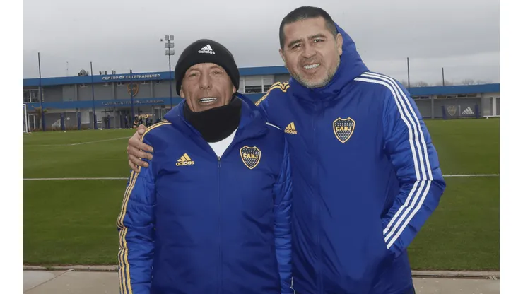 Juan Román Riquelme, a punto de dejarle otro refuerzo a Russo.