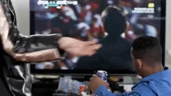 El Superclásico, de fondo en la película condicionada.