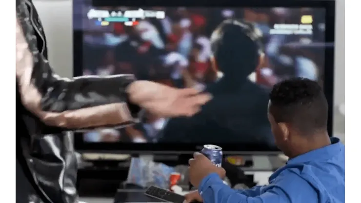 El Superclásico, de fondo en la película condicionada.