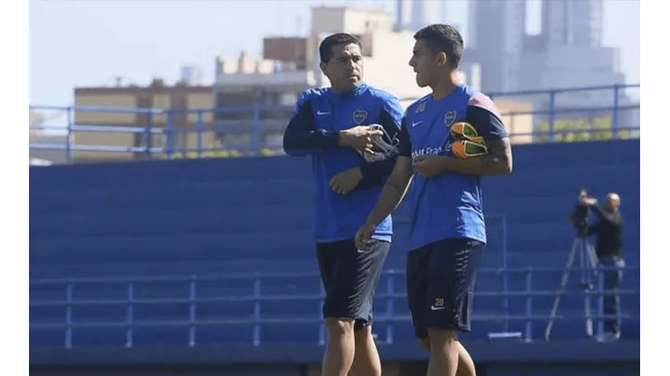 Paredes y Riquelme entrenando en Boca en 2013.