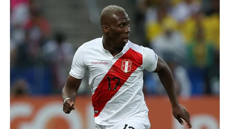 Luis Advíncula en la Selección de Perú (Foto: Getty)