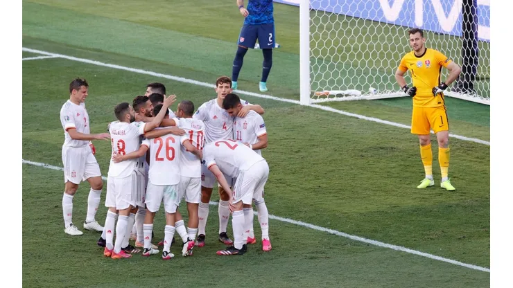 España goleó a Eslovaquia y se metió en octavos de final de la Eurocopa