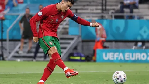 De la mano de Cristiano Ronaldo por un clarísimo penal, Portugal se pone en ventaja