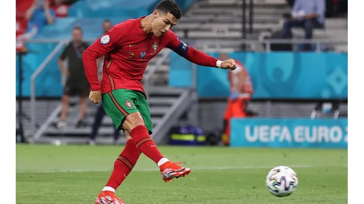 De la mano de Cristiano Ronaldo por un clarísimo penal, Portugal se pone en ventaja