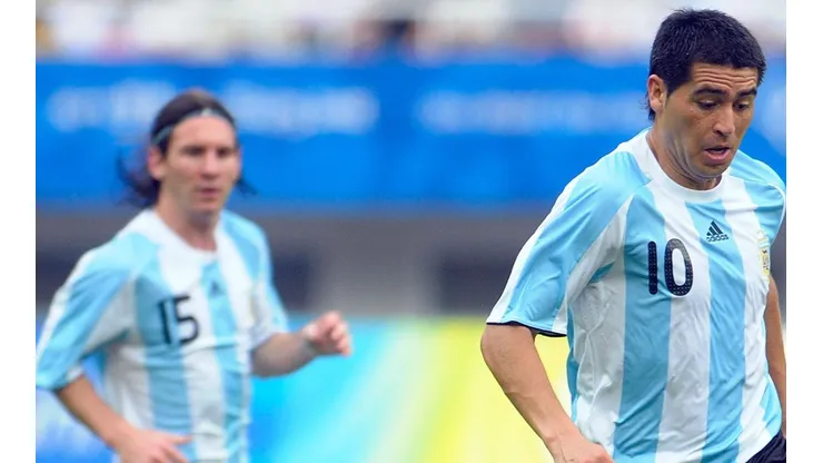 Lionel Messi y Juan Román Riquelme, dos de los protagonistas del 24 de junio. (Foto: Getty).