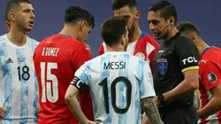 Las protestas de Lionel Messi a Jesús Valenzuela.