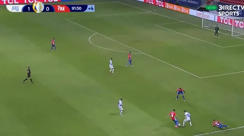 Para ver en loop toda la noche: el caño de Messi sobre el final del partido