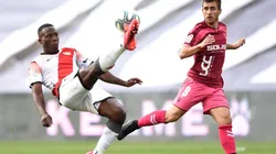 Luis Advíncula durante un encuentro con Rayo Vallecano.