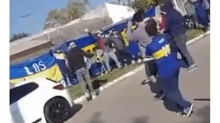 El recibimiento de los hinchas de Boca a Briasco (Imagen: Tato Aguilera vía Twitter)
