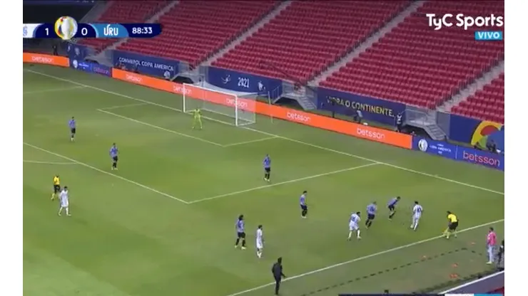 Video: Messi decidió divertirse y sacó a pasear al pibe Ocampo