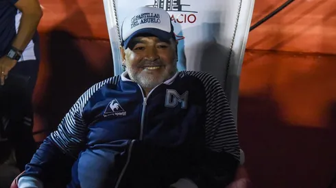 Maradona en su paso por Gimnasia, en el duelo ante Huracán donde elogió a Briasco
