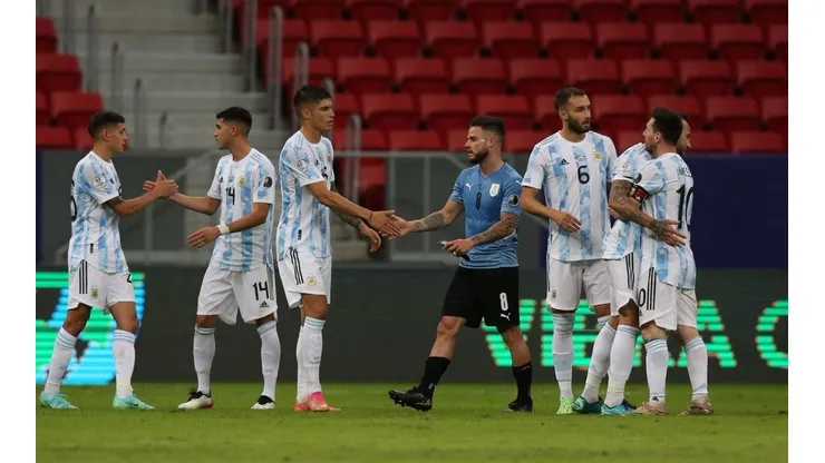 Triunfo frente a Uruguay y abrazo argentino.