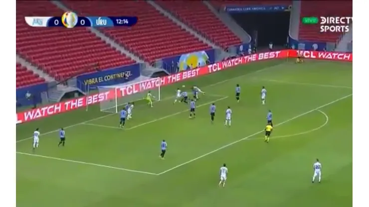 Messi mandó un centro perfecto y Guido Rodríguez puso el 1-0 de cabeza