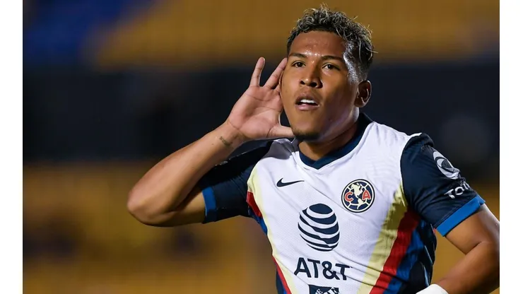 Roger Martínez, lejos de Boca.