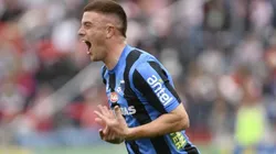 Ignacio Ramírez festejando un gol en Uruguay.