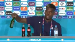 Paul Pogba en conferencia de prensa.