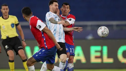 Argentina y Chile debutaron en la Copa América repartiendo un punto por lado