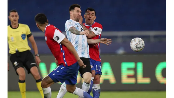 Argentina y Chile debutaron en la Copa América repartiendo un punto por lado