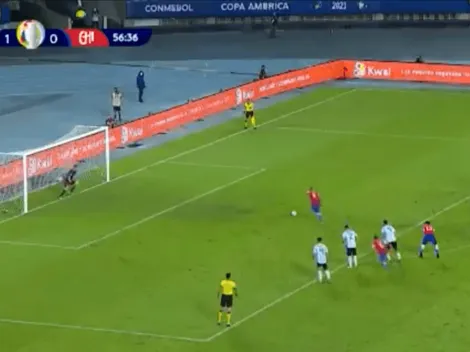 Video: Martínez le atajó un penal a Vidal y Vargas lo empató de rebote para Chile