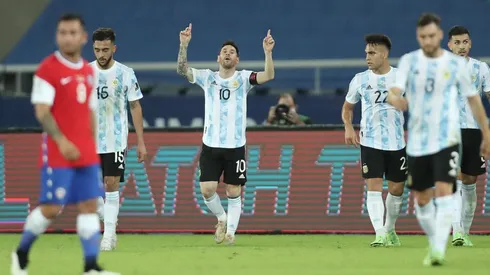 No nos quedan adjetivos: Messi clavó un golazo de tiro libre ante Chile
