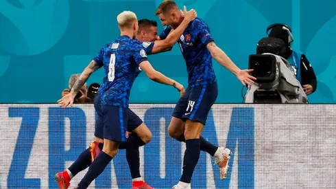 La celebración eslovaca en el 2-1 de Skriniar.