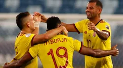 El receptor de los abrazos: Edwin convirtió un golazo para Colombia.