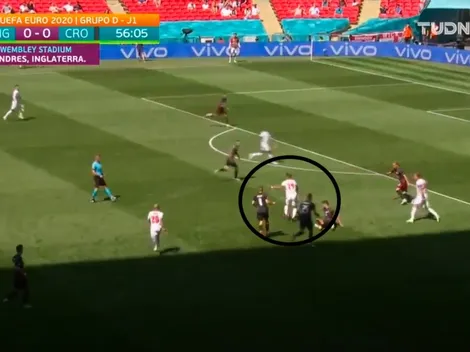 La joya de Bielsa asistió a Sterling y puso el 1-0 para Inglaterra