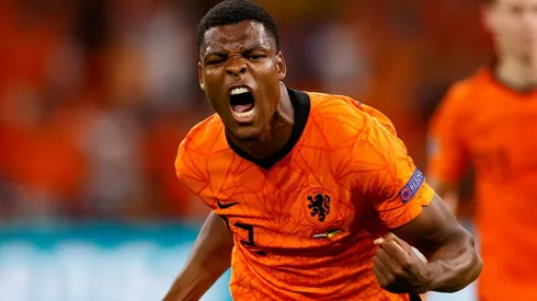 El festejo de Denzel Dumfries para el 3-2 definitivo.