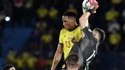 Instagram: el mensaje de Martínez para Yerry Mina tras el choque que lo sacó de la cancha
