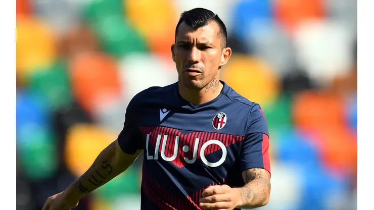 Gary Medel con los colores de Bologna.