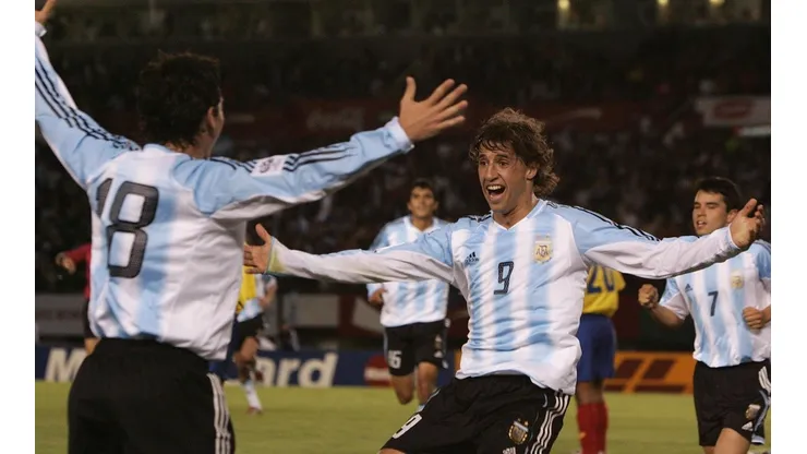 Hernán Crespo festejando un gol frente a Colombia por Eliminatorias. (Foto: Getty).