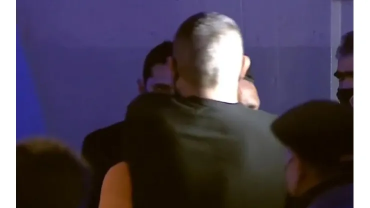 El abrazo entre Juan Román Riquelme y Carlos Tevez.