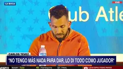 Carlos Tevez, envuelto en una gran emoción.