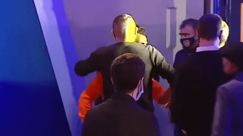 Carlos Tevez y Juan Román Riquelme tuvieron un abrazo muy esperado por todo el hincha de Boca