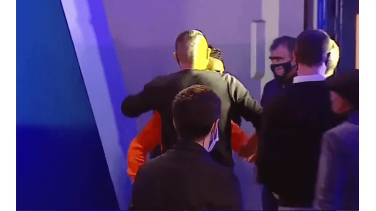 Carlos Tevez y Juan Román Riquelme tuvieron un abrazo muy esperado por todo el hincha de Boca
