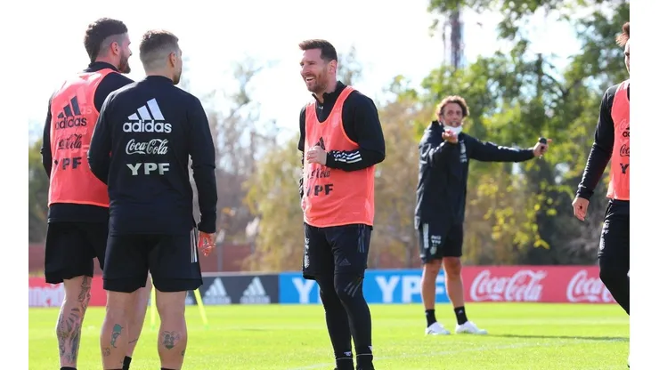 La camiseta en homenaje a Maradona con la que Argentina cantará el himno