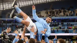 el Kun repartió regalos para todo el Manchester City en su despedida