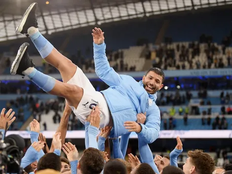 Un gesto de crack: el Kun repartió regalos para todo el Manchester City en su despedida