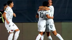 El festejo de los jugadores de Colón.