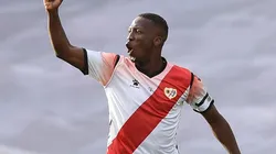 Luis Advíncula durante un partido con Rayo Vallecano.