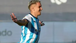 Enzo Copetti festejando su tanto.