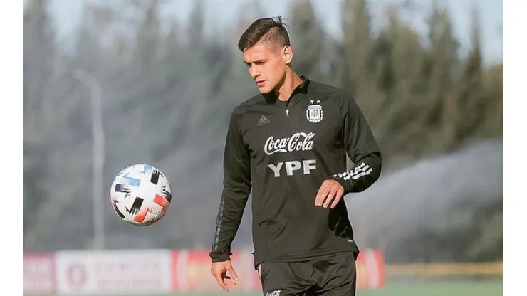 Martínez Quarta subió foto con la Selección y todos se quedaron con un detalle del fondo