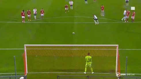 La forma de pararse en los penales del arco Larsonneur