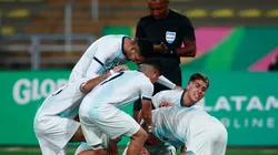 Urzi festejando un gol en la Albiceleste Sub-23.