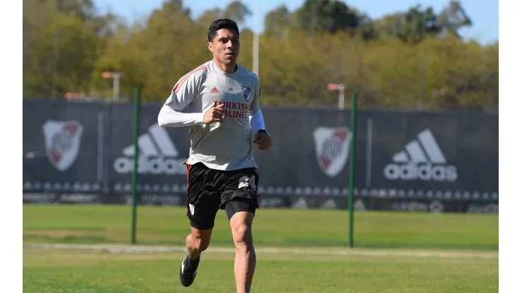 Enzo Pérez se puso los guantes y fue el arquero de River en la práctica