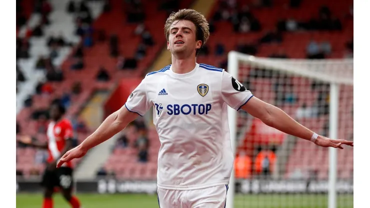 Patrick Bamford festejando el 1-0 parcial.