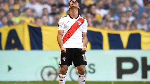 Pity Martínez festejando un gol en la Bombonera.