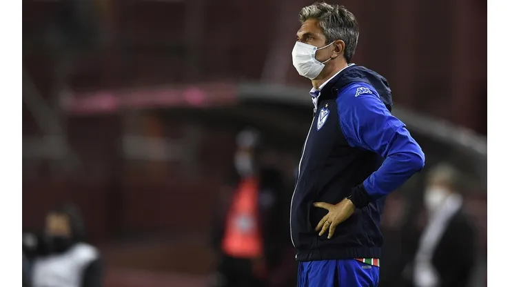 Vélez fue más pero volvió a perder a través de los 12 pasos.