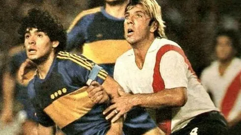 Reinaldo Merlo marcando a Diego Maradona.