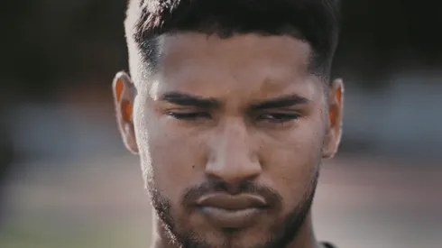 La historia de Alexis Salinas, la promesa de Arsenal que volvió a ver gracias a Los Murciélagos